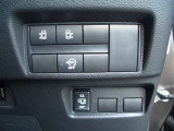 運転席右側には電動スライドドア等の各種スイッチがまとめられています!