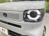 【LEDヘッドライト】悪天候や夜間走行時も良好な視界を確保し安心して運転できる高輝度LEDヘッドライトを装備!点灯速度が早く、消費電力も抑えられています。