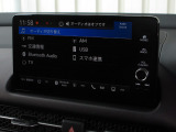 ナビゲーションはホンダコネクトディスプレイを装着しております。AM、FM、Bluetooth、フルセグTVがご使用いただけます。初めて訪れた場所でも道に迷わず安心ですね!