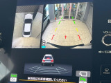 【マルチテレインモニター】車のフロントやサイドのカメラ画像を同時にモニター表示することで、悪路や狭い道を走行時でも周囲の状況確認ができ安心!本格SUVにうれしい装備です♪