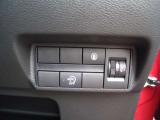 運転席右側に各種スイッチが集約されています!!