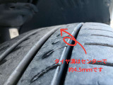 タイヤ溝はセンターで4.5mmです(新品約8mm)