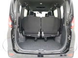 3列目を跳ね上げれば、広大な荷室が出現します!引っ越し時の家具または趣味の自転車などをお店で買ってそのまま持って帰れますよ!