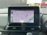 日産純正9インチメモリーナビ(MM223D-L)装備。スマートフォンによる部分地図更新、Bluetooth接続での音楽視聴、快適な画面操作と高音質なオーディオ再生。無料地図更新付きです。