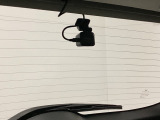 後方にもドライブレコーダーのカメラ(社外品)が付いています。前後両方でお車の周りを監視・記録いたします。