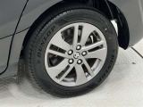 タイヤサイズは185/60R15!純正アルミホイール!残り溝は5ミリ程度です!
