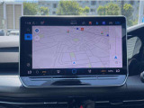 12.9インチディスプレイによるスマートフォン用アプリ[Apple CarPlay][Android Auto]対応の純正インフォテイメントシステム「Discover」を装備、ナビ、ラジオのほか、US