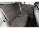 リアシートも足もとが広いので、車内全員がゆったりお過ごしいただけます!!