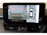 車両を上から見たような映像表示するパノラミックビューモニター付き!
