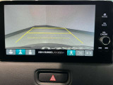【バックカメラ】運転が苦手な方も車庫入れラクラクです!ギアをリバースに入れれば自動的に切り換わりますので、面倒な操作は不要です♪狭い駐車場もお車を傷つけず安心ですね!