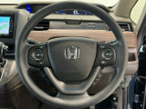運転にかかわる様々な操作を安全に行えるように視点移動が少なく操作性に配慮されたスイッチ類が凝縮されたコクピットです。