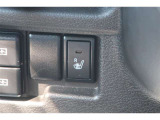 運転席にはシートヒーターが付いています。