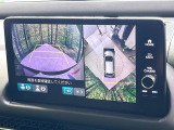 【マルチビューカメラシステム】専用のカメラにより、上から見下ろしたような視点で360度クルマの周囲を確認することができます☆死角部分も確認しやすく、狭い場所での切り返しや駐車もスムーズに行えます。