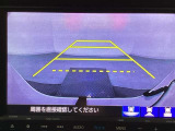 バックでの車庫入れも安心です! リアカメラが付いているバックモニター付のナビを装備しております。操作線もついており距離感も画面から確認できます。