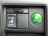 【パワースライドドア】スマートキーや運転席のスイッチでスライドドアの開閉が可能♪電動だから力を入れてドアを開ける必要が無く、小さいお子様でも、重い荷物を持っている時もラクに開け閉めできます♪