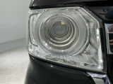 LEDヘッドライトは、点灯の瞬間から最大光量を発揮し、突然暗くなるトンネルなどでの安定感を高めます。