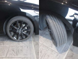 車両のデザインにマッチした純正アルミホイール装備☆