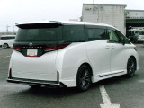 明るく広々、落ち着いた店内では、中古車のご検討・ご購入のほか、携帯電話(au)の購入等、様々なご相談に幅広く応えていきます♪