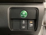 VSA装備車です。VSAはドライバーの操作と車の動きを見守っています。もし車の挙動が乱れたとき、4輪別々にブレーキをかけたり、エンジンパワーをしぼることによって車を安定させます。