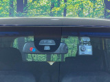 【シティブレーキアクティブシステム】低速走行中に前方の車両等を認識し、衝突しそうな時は警報とブレーキで衝突回避と被害軽減をアシスト。より安全にドライブをお楽しみいただけます。
