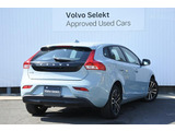丸みを帯びた秀逸なデザイン、流石VOLVO車と言える眺めを備え、どの角度から見ても、美術品のような出来映えに心を動かされます。