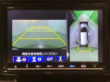 マルチビューカメラシステム搭載車です。お車の周囲を全方位でカバーします。後方・前方・両脇と、コンディションが悪い視界でもカラーモニターに映し出した映像がドライバーをサポートします。
