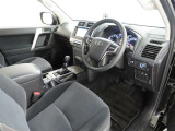 シンプルで使いやすいデザインの運転席です。