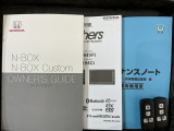 スマートキーは鍵をバッグに入れたままでもドアロックの開閉やエンジンのON・OFFができます。夜間や雨の日も鍵を探さなくて良いので便利です。