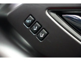 運転席のシートポジションメモリー機能は、登録済みの運転者と交代しても、シートポジションの変更の手間がかかりません。