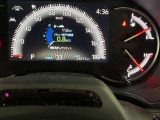 視認性に優れたメーターを採用しており、走行中でも車速や情報が分かりやすく表示されます。運転時の視線移動をむりのない範囲に抑え、快適で安心感のあるドライブをサポートします。