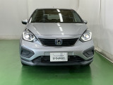 LEDヘッドライトを装備しています。LEDヘッドライトはとても明るく、雨の日や夜間走行も安全・安心です。オートライトコントロール付きで周囲の明るさに応じて自動で点灯・消灯します