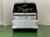 後席の窓には外から車内が見えにくくなるプライバシーガラスを採用。周りを気にせずリラックスして過ごせます