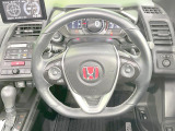 【純正革巻きステアリング】上質な革を使用することで、手にしっかり馴染みとても運転しやすいハンドルです♪