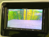 【バックカメラ】駐車時に後方がリアルタイム映像で確認できます。大型商業施設や立体駐車場での駐車時や、夜間のバック時に大活躍!運転スキルに関わらず、今や必須となった装備のひとつです!