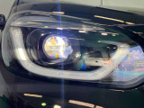 視認性に優れたLEDヘッドライトを装備!暗い夜道もしっかりと明るく照らし、ドライバーの安全運転を優しくサポートしてくれます。