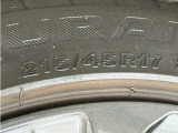タイヤサイズは【215/45R17】