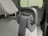 後席アシストグリップは、お年寄りの方が乗車される時に特に喜ばれる装備です。