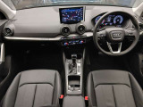 ご納車前には弊社グループの認証工場にて、専門スタッフによる100項目の点検・整備を実施いたしております。