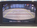 バックモニター装備♪シフトをRギアに入れると、ナビ画面に自動で切り替わりリアバンパー付近を映し出します。目視と併せて活用することで、慣れない場所での駐車も安心です☆