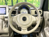 インテリアに合わせたデザインのステアリングは、運転される方のことも考え、運転しやすい形状、大きさです。是非一度、実際に触ってお確かめください。