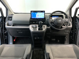 【前方視界】開放的な前方視界!運転がしやすく疲れにくいです♪窓が大きく、見通しがとっても良いおクルマですよ♪