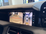【サラウンド・ビュー】車の周囲を直感的に確認することができ、安心して運転できます。