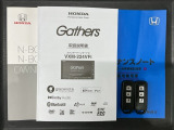 スマートキーは鍵をバッグに入れたままでもドアロックの開閉やエンジンのON・OFFができます。夜間や雨の日も鍵を探さなくて良いので便利です。