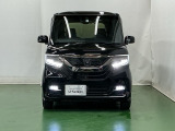 LEDヘッドライトを装備しています。LEDヘッドライトはとても明るく、雨の日や夜間走行も安全・安心です。オートライトコントロール付きで周囲の明るさに応じて自動で点灯・消灯します
