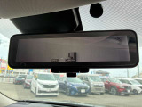 インテリジェントルームミラーは後席に荷物が載っていても後方の視界を妨ぎません。