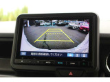 車庫入れ時は、バックカメラ3アングル切替で安心です。