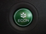 エンジン、エアコンなどを制御し低燃費な『ECONモード』に、また走りを楽しみたいとき、空調など快適性を重視したいときにはスイッチOFFで通常モードに切り替えができます!