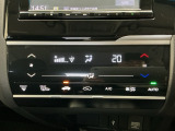 オートエアコン付きです!お好みの温度をセットするだけでエアコンの風量などを自動でコントロール。快適な車内でお過ごしいただけます。
