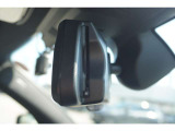 BMW純正のミラー一体型ETC車載器を装備しています。運転席からの視界を遮ることなく、インテリアの洗練されたデザインを損なわないスマートな配置が特徴です。