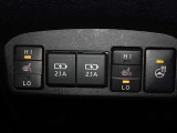 ステアリングヒーター・パワーシート搭載。微妙な調整が手軽にでき、ピッタリのポジションで運転することが可能です。